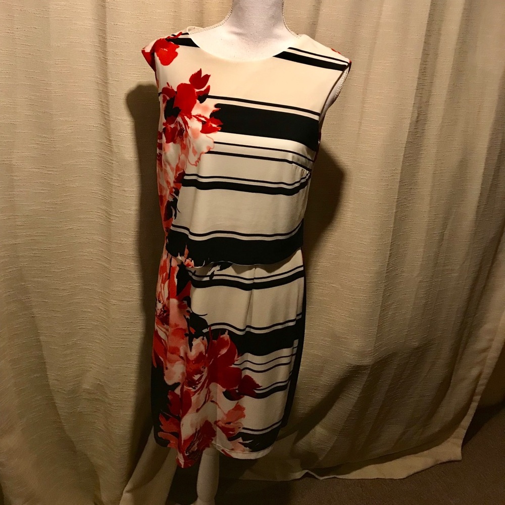 Beautiful, multi-patterned Dress / Size 10